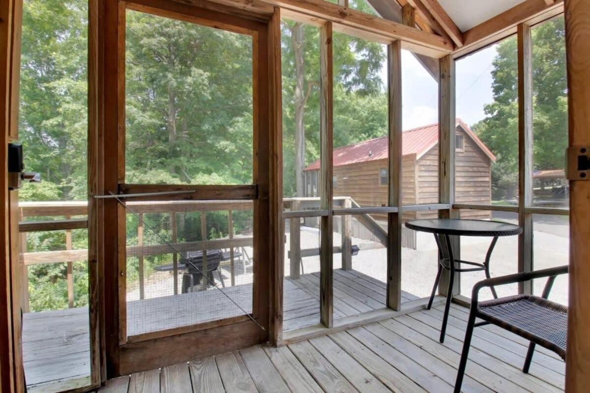 Charming Log Cabin In ブルーミントン エクステリア 写真