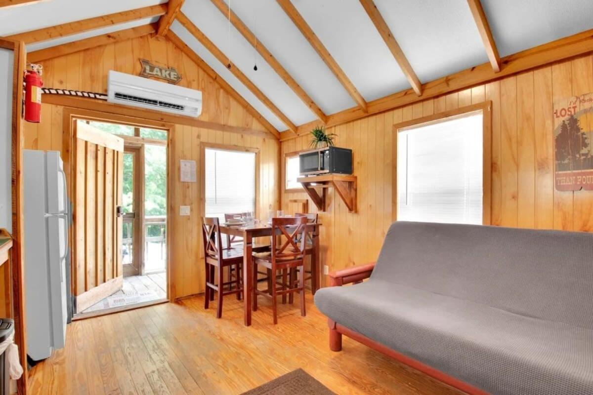 Charming Log Cabin In ブルーミントン エクステリア 写真
